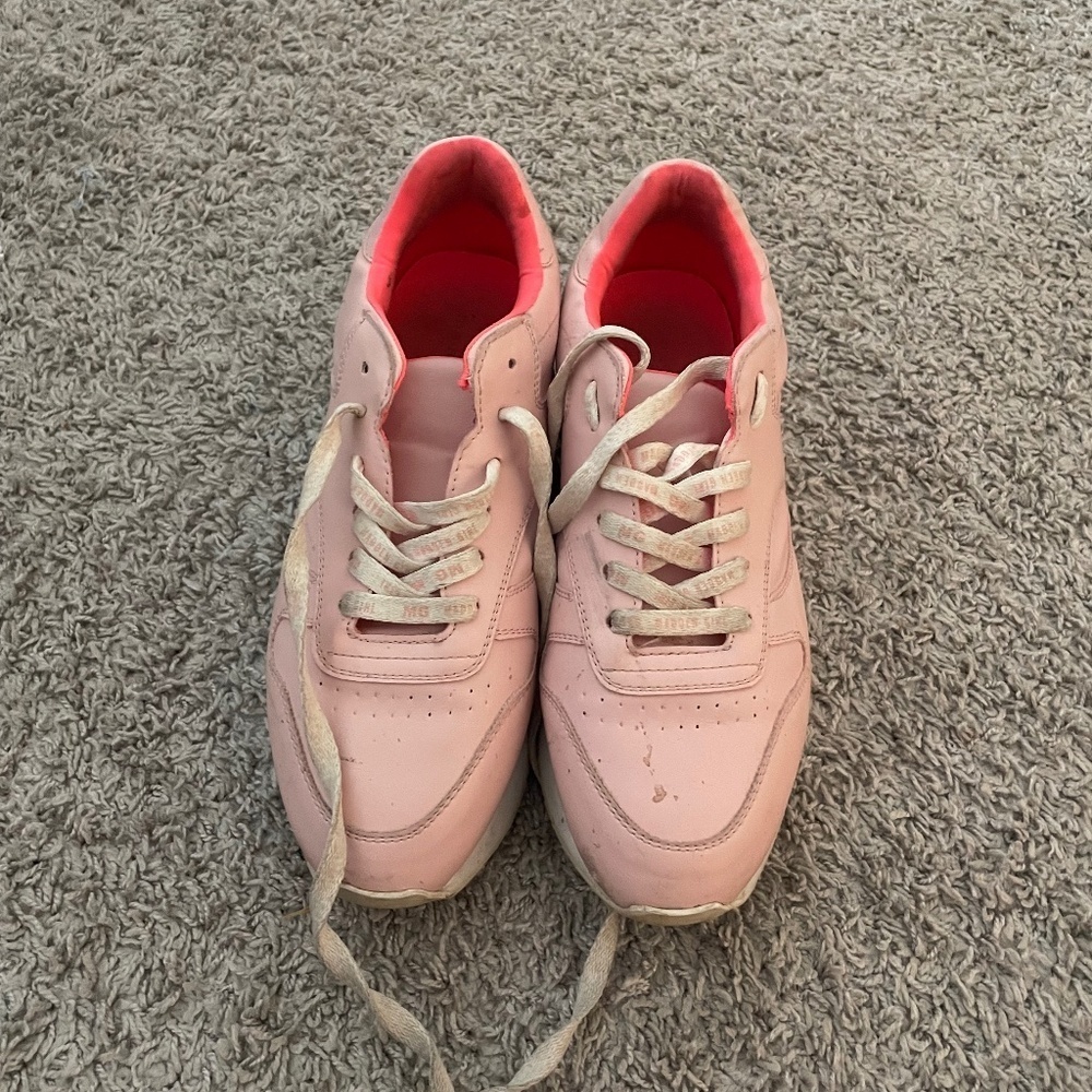 Steve Madden “MG” pink sneakers